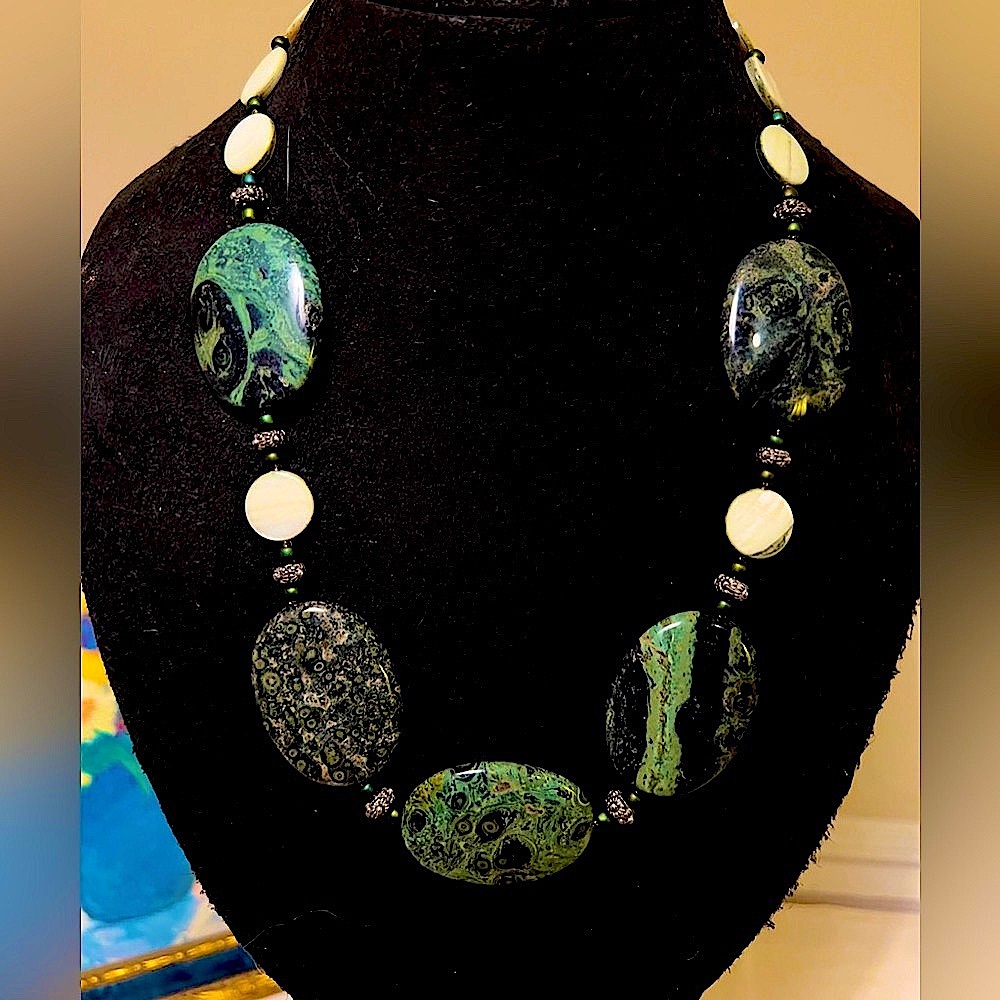 Large Oval Kambaba Jasper Stones with Small Mother of Pearl Beads  Neckl…